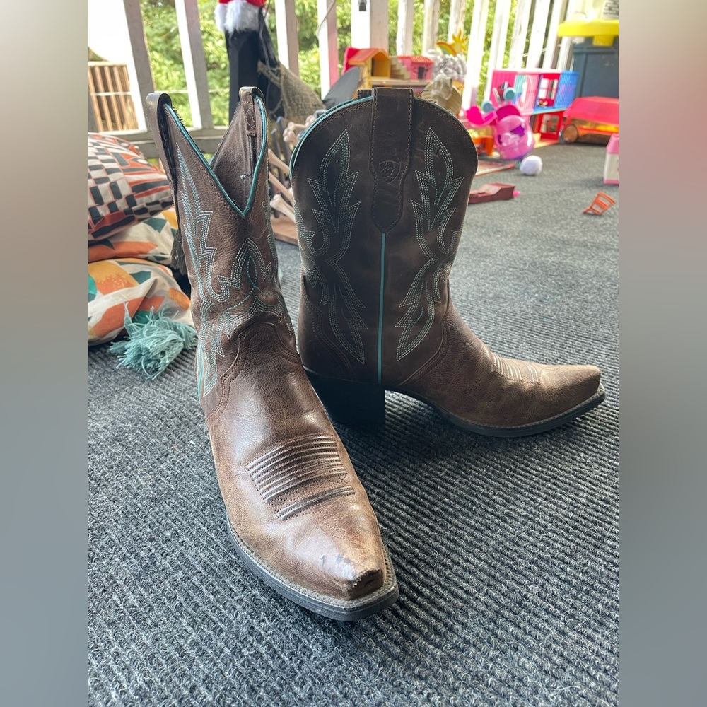 Women’s Ariat mid calf boot